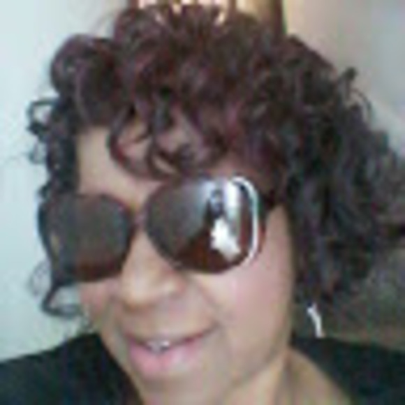 Meet your Posher, Cathy - Picture 2 of 3